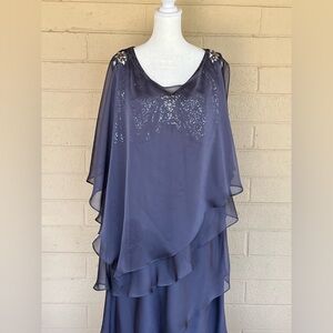 Mother of bride/ groom tiered chiffon dress w/ sequins & caplet. Grey. 16-18